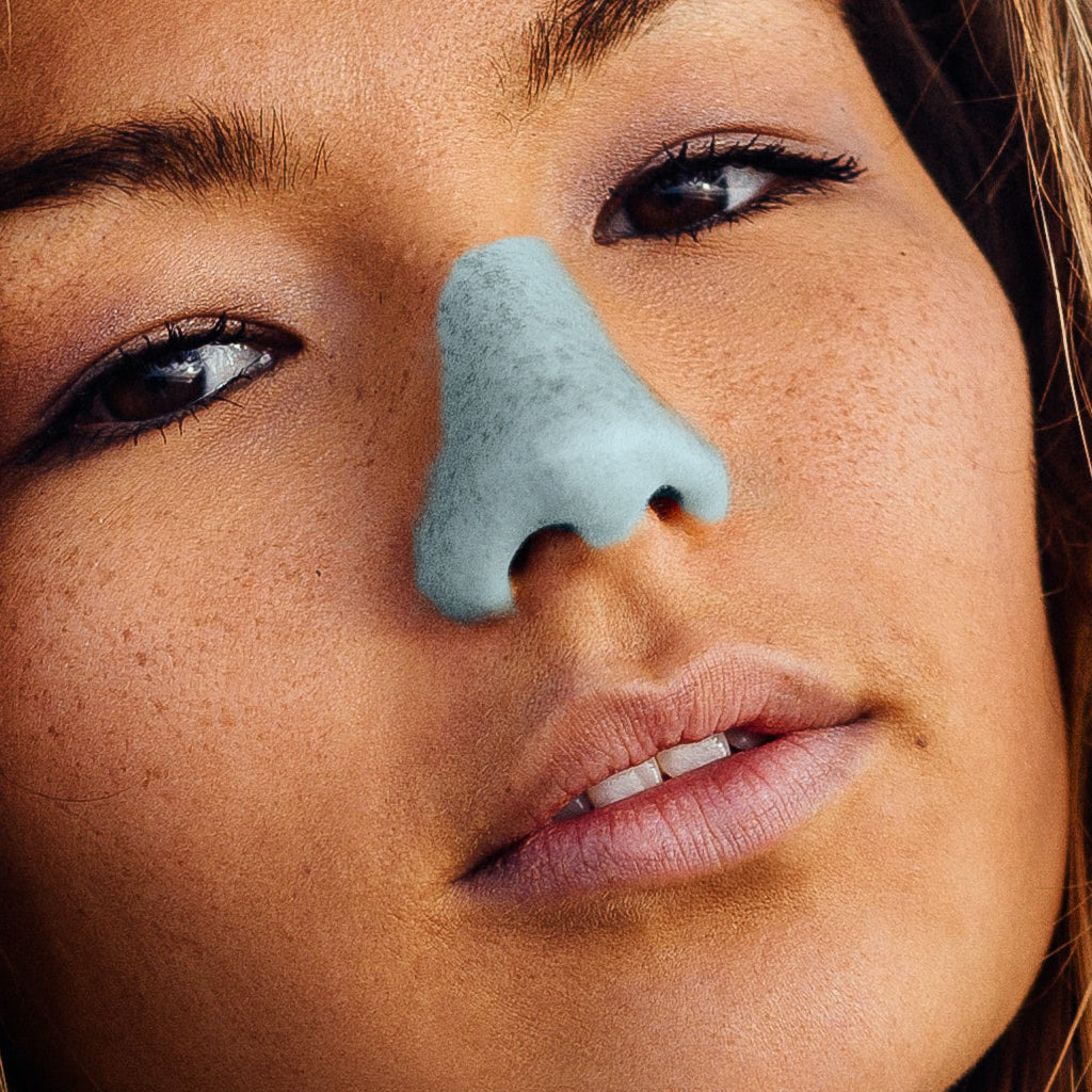 Blue Nözscreen on a young woman